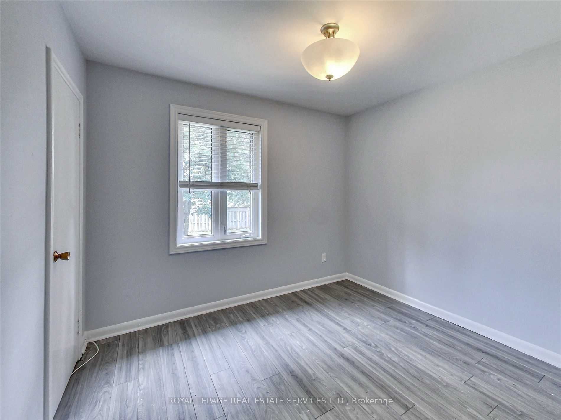 606 Byngmount Ave Property Photo 22