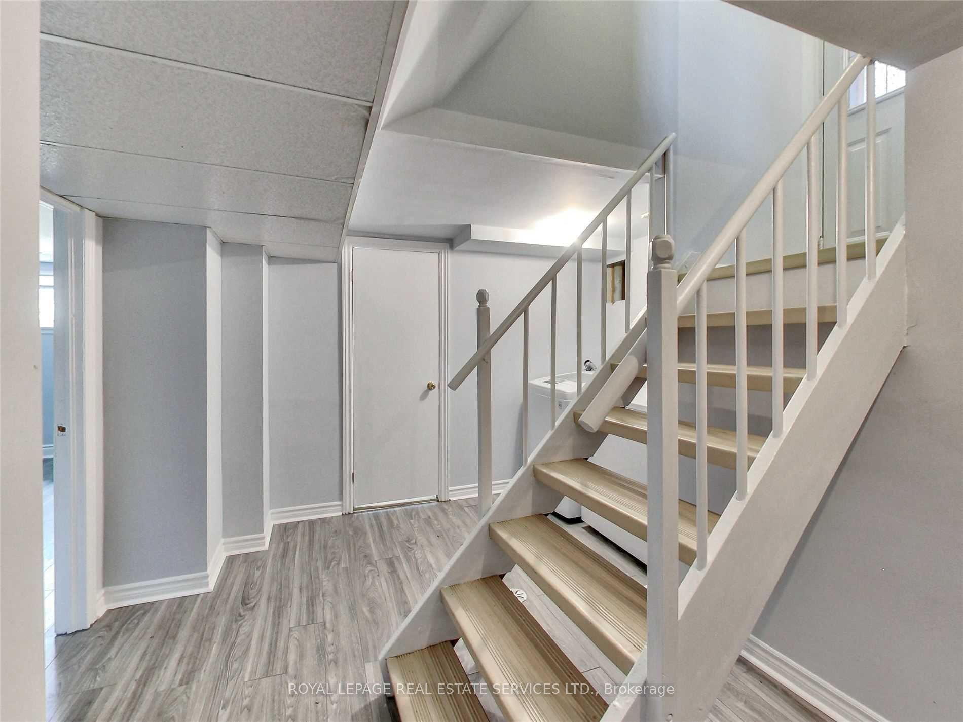 606 Byngmount Ave Property Photo 27