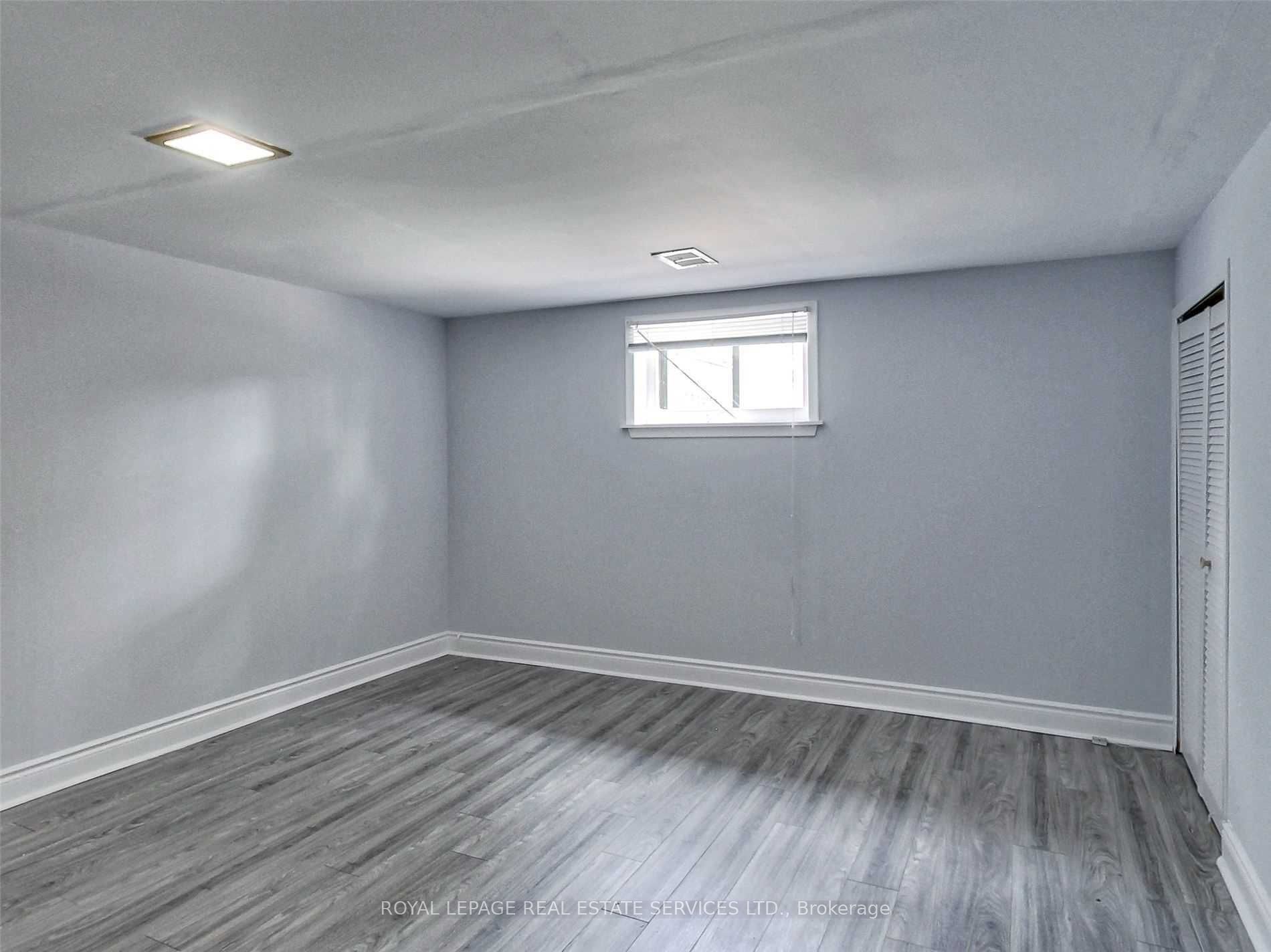 606 Byngmount Ave Property Photo 28