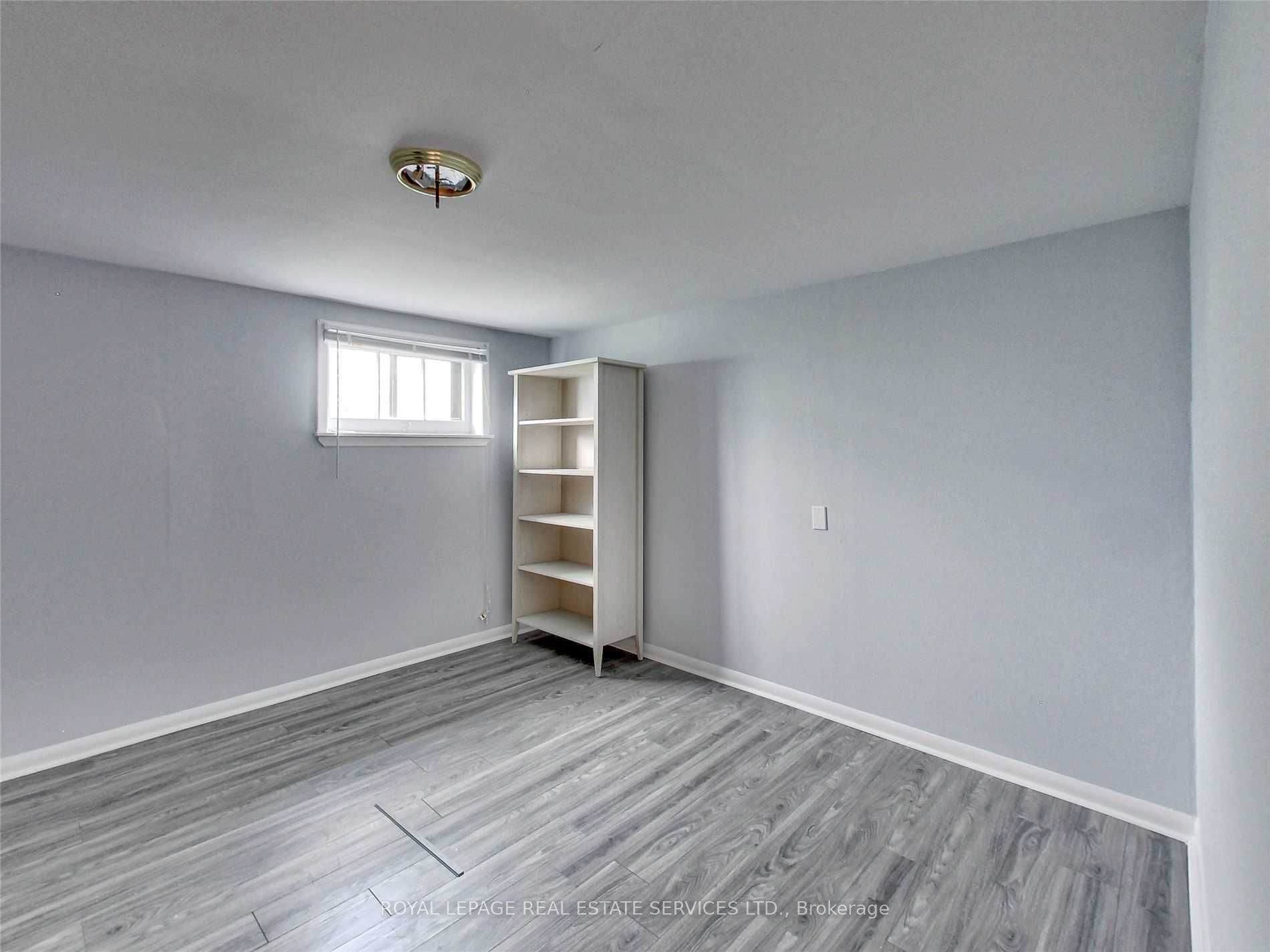 606 Byngmount Ave Property Photo 31