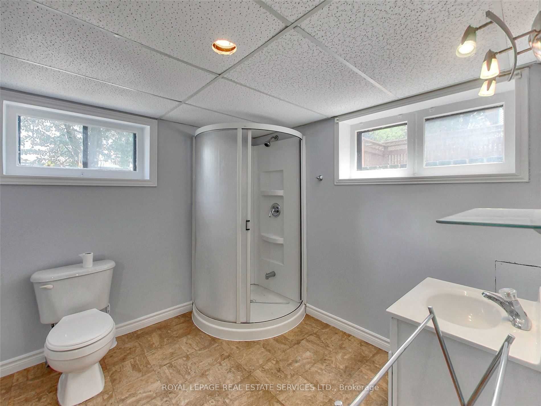 606 Byngmount Ave Property Photo 35