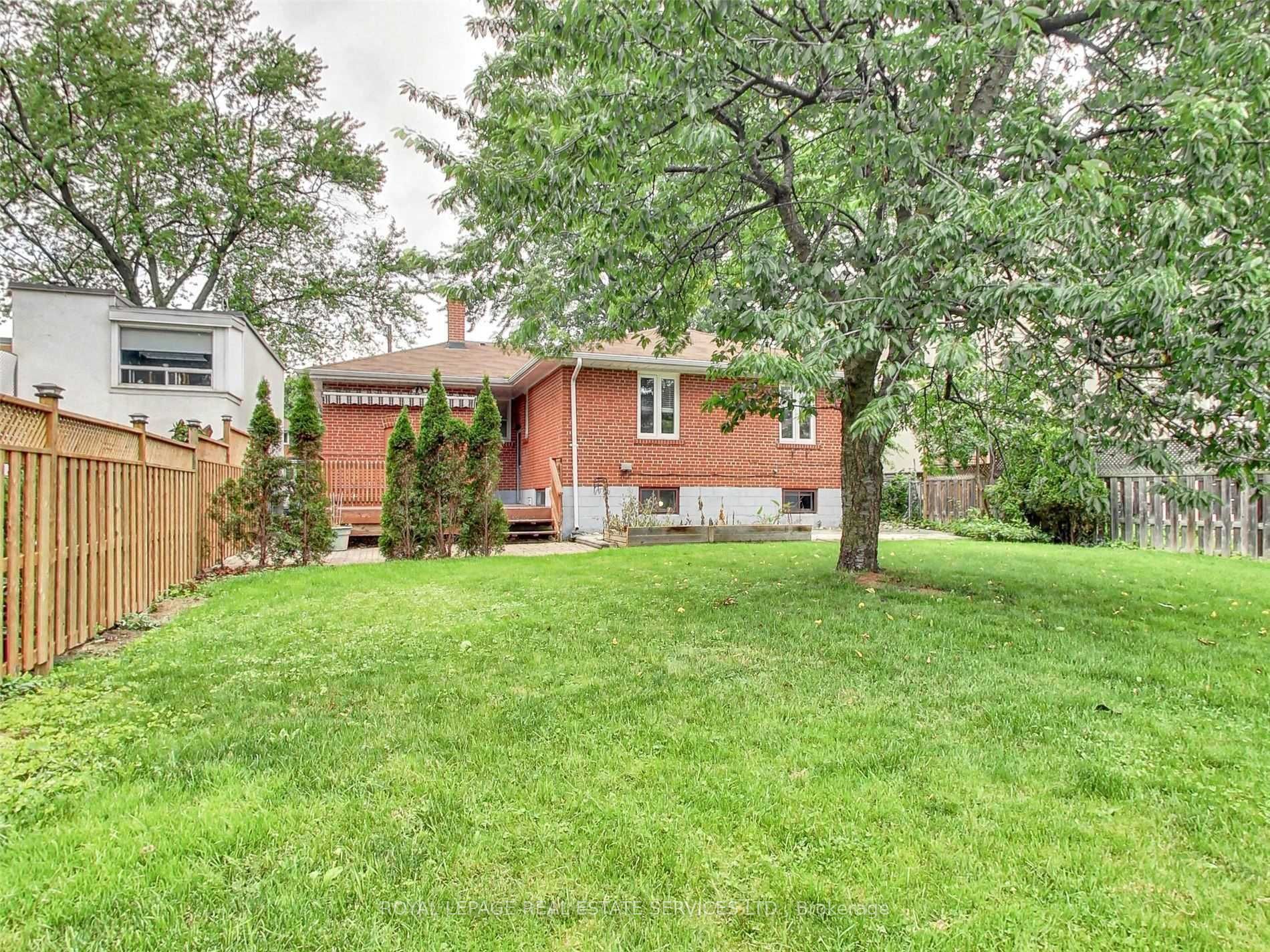 606 Byngmount Ave Property Photo 38