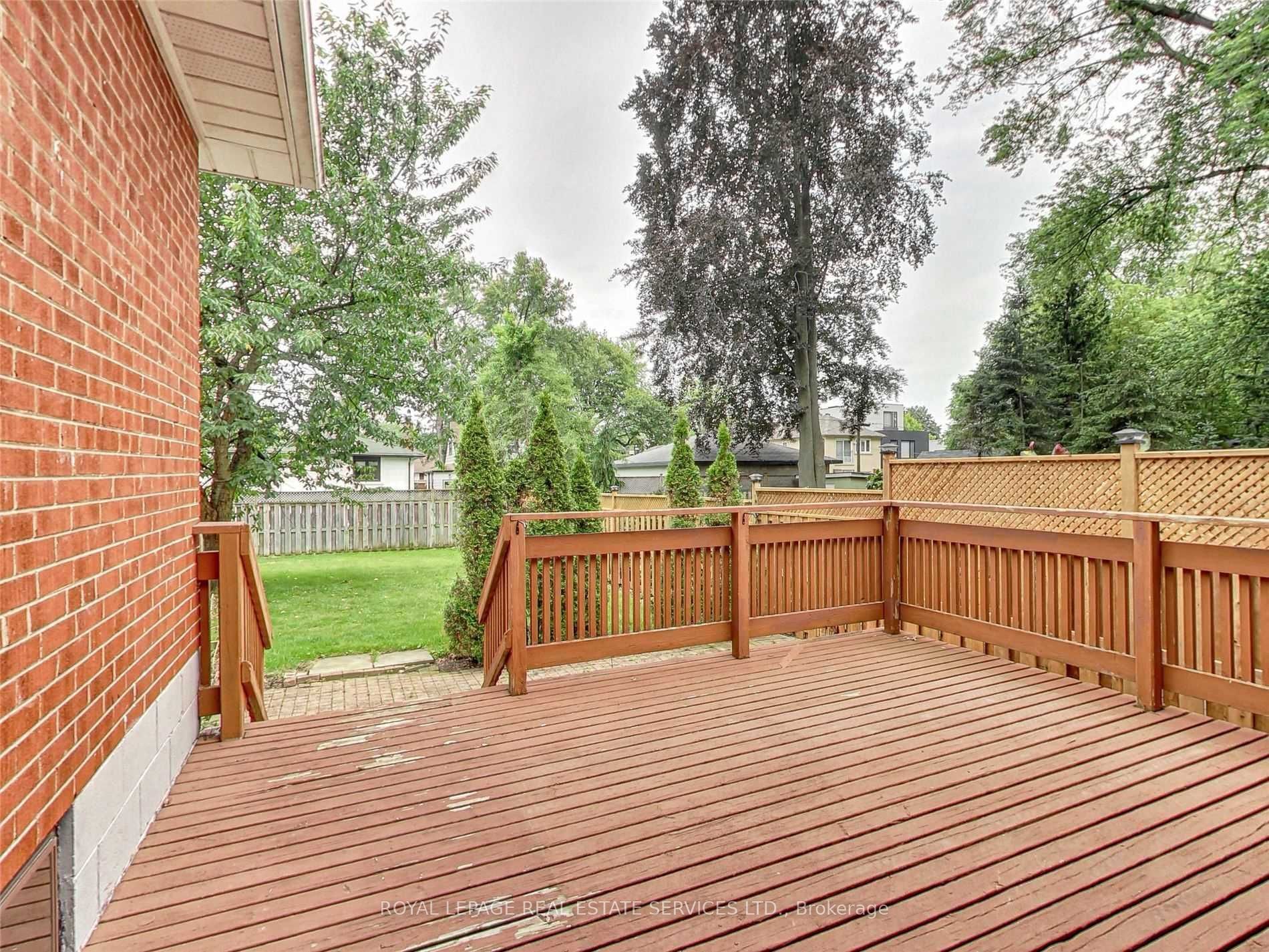 606 Byngmount Ave Property Photo 40