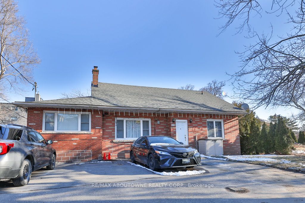 110 Prince Charles Dr Property Photo 4