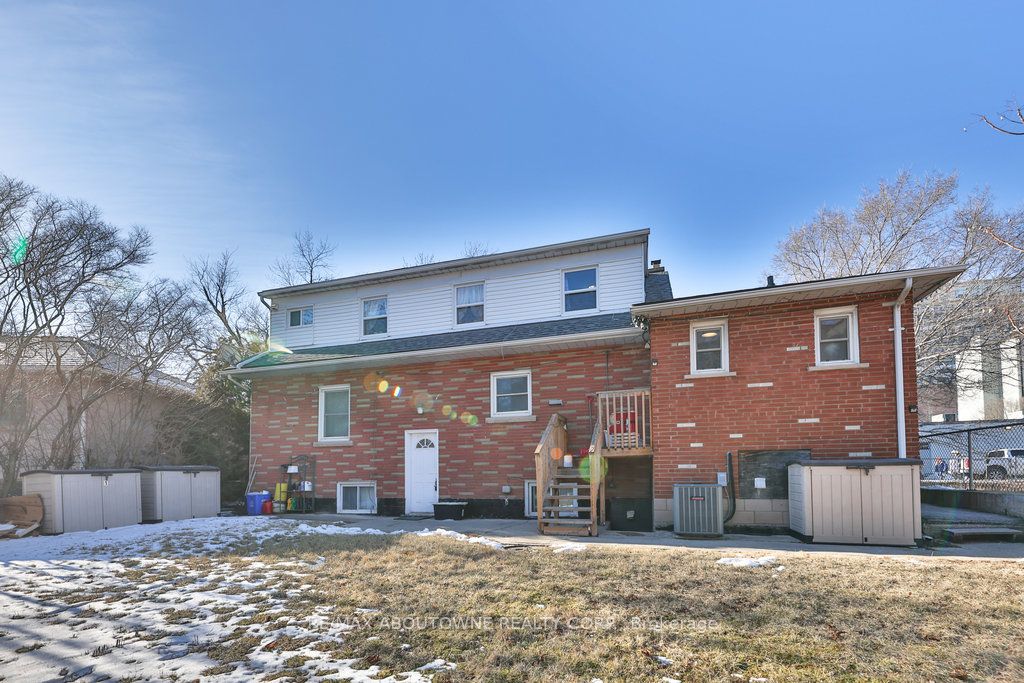 110 Prince Charles Dr Property Photo 8