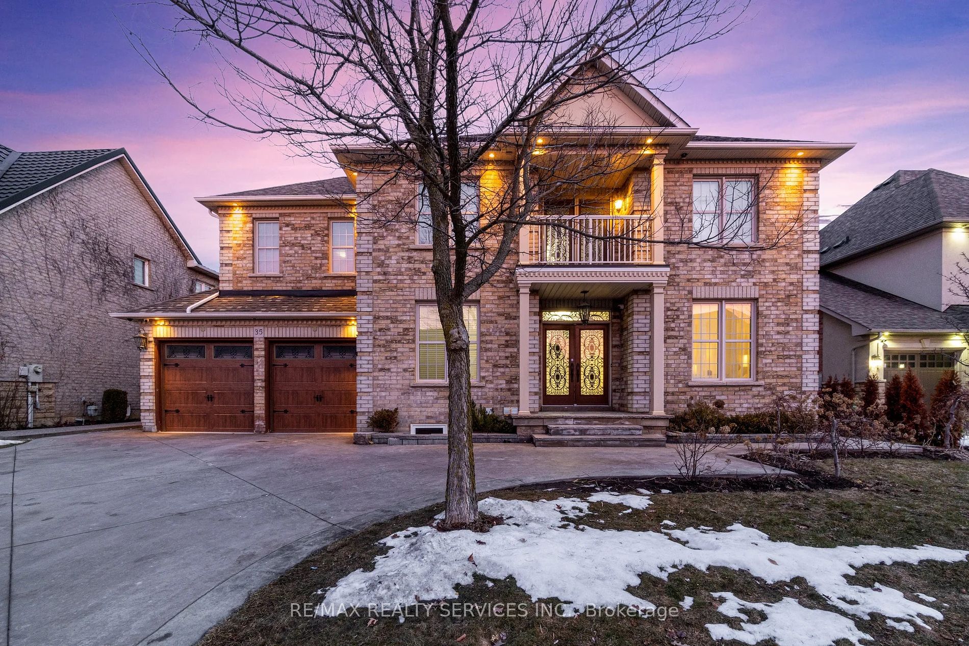 35 Louvre Circ Property Photo