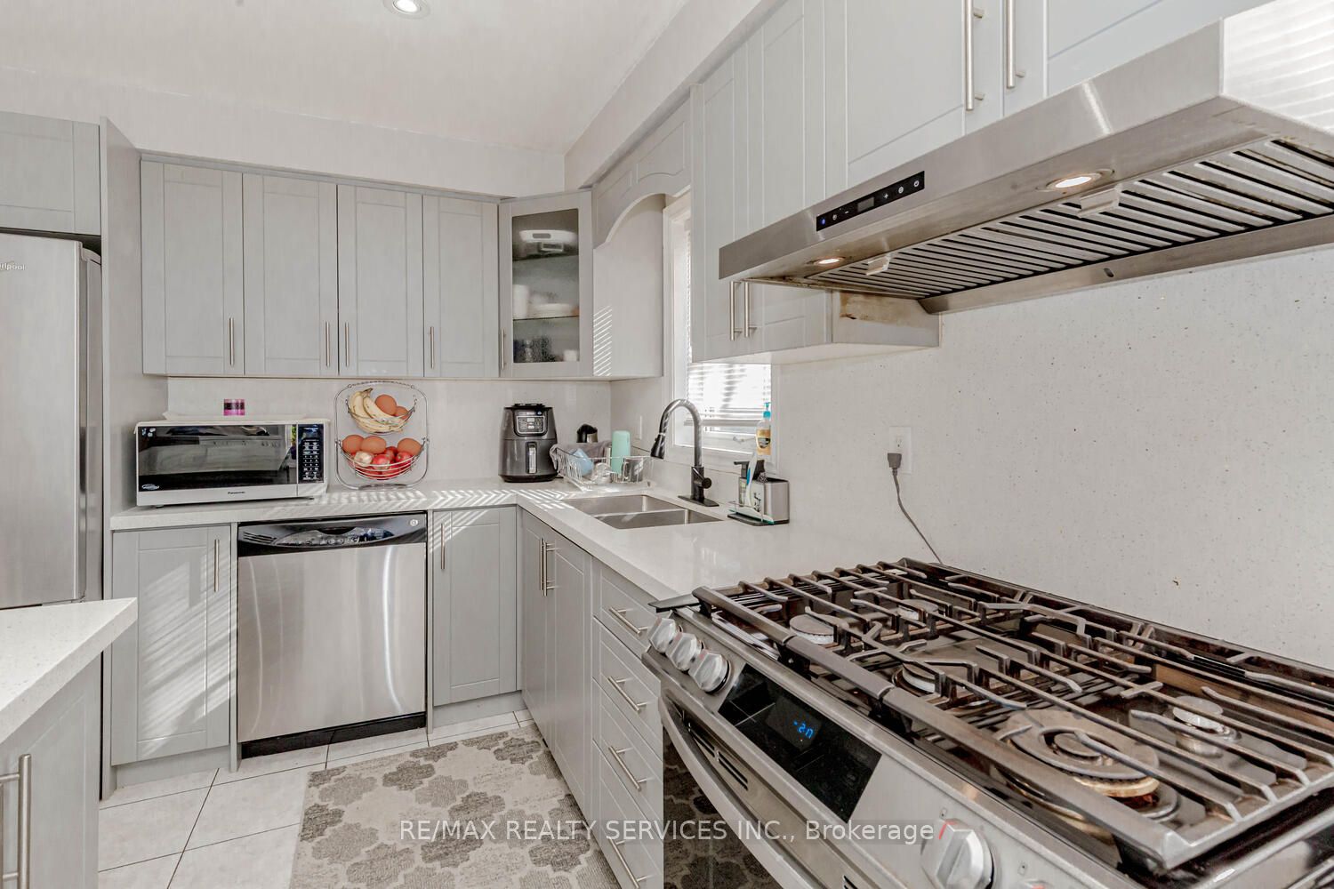 40 Manorwood Crt Property Photo 12