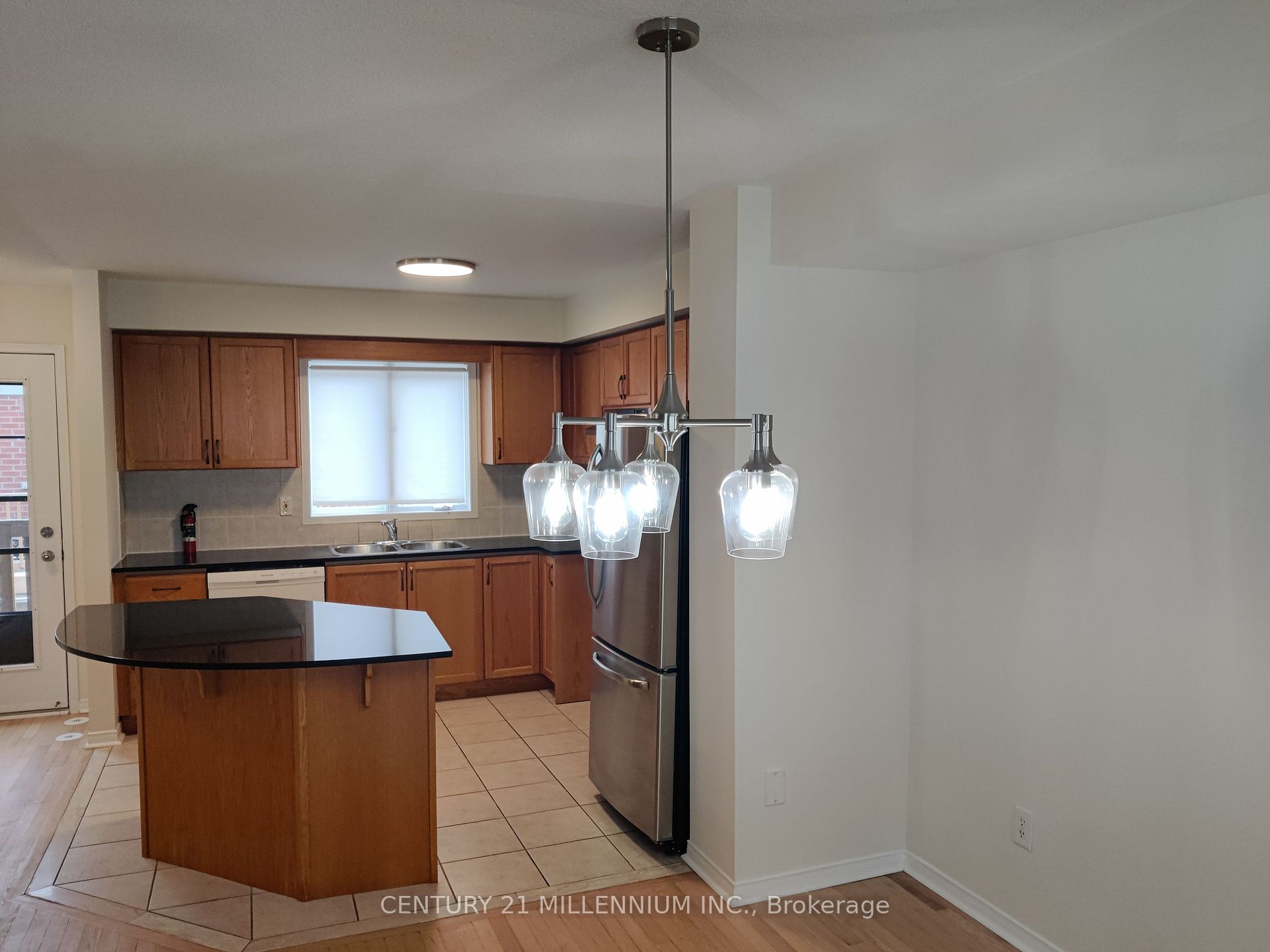 221 Twelfth St 76 Property Photo 3