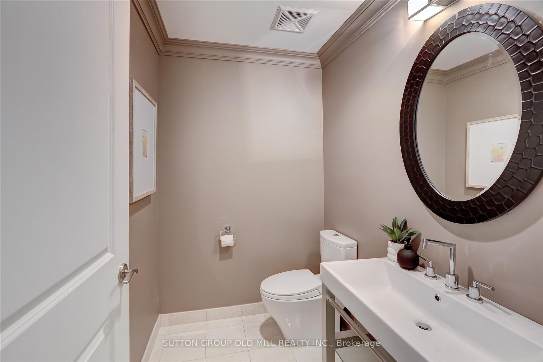 9 Burnhamthorpe Cres 101 Property Photo 5