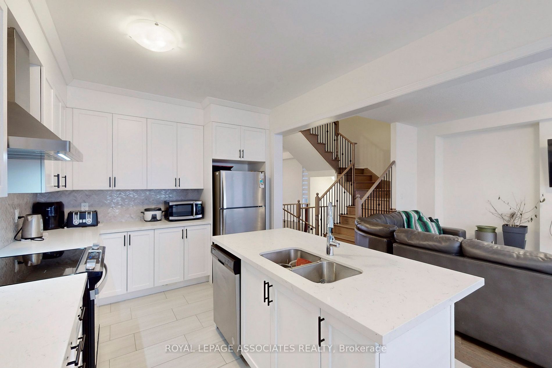 15 Coulterville Dr Property Photo 9