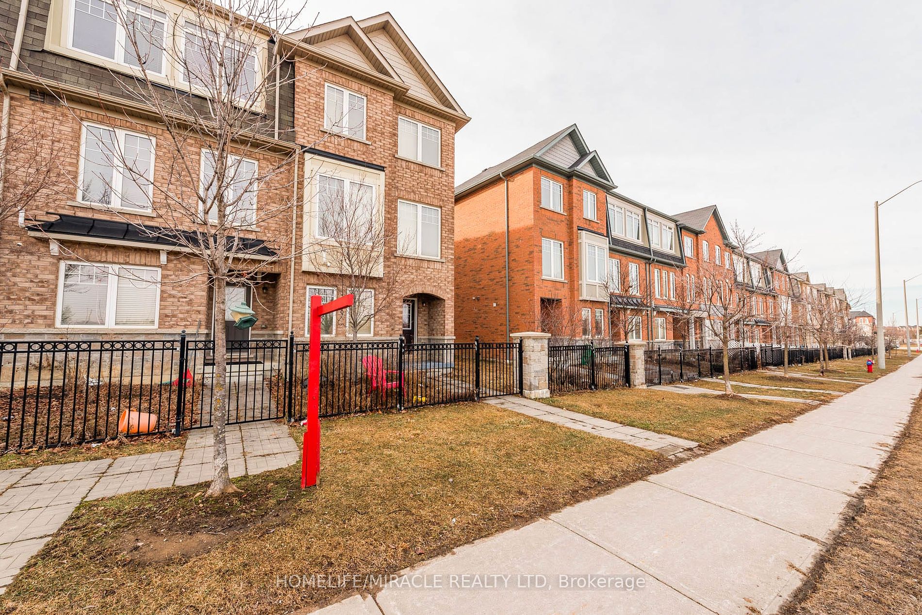 80 Magdalene Cres Property Photo 2