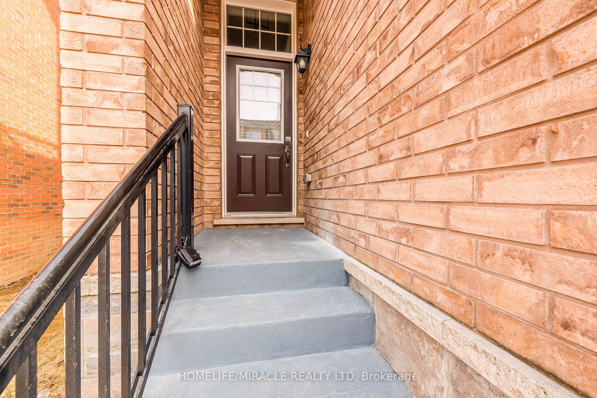 80 Magdalene Cres Property Photo 3