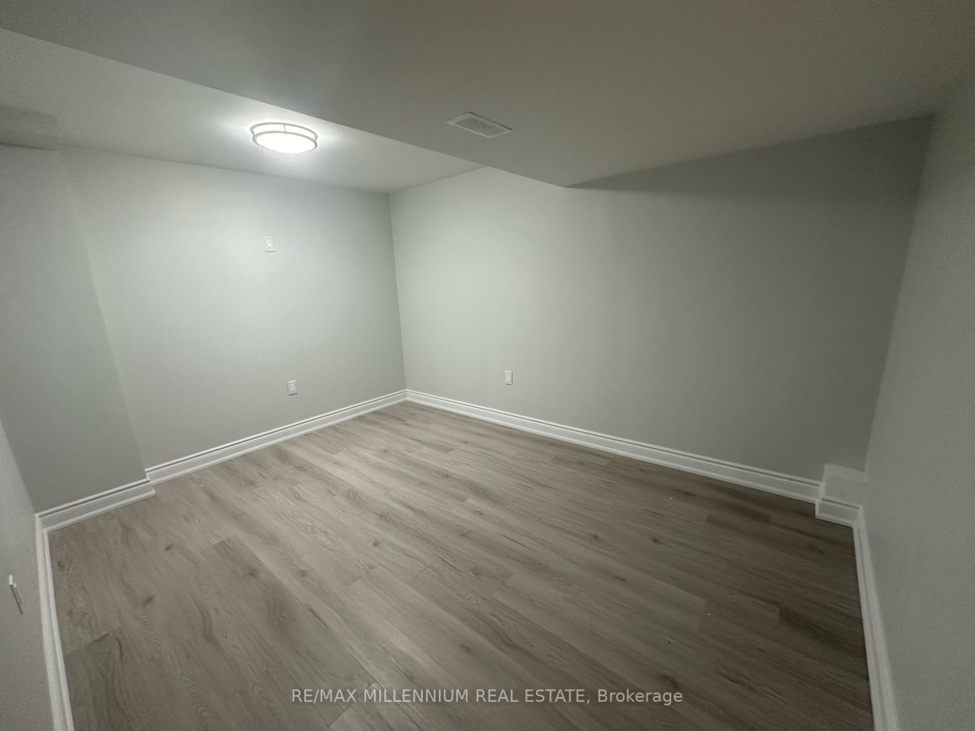 1 Kelman Crt Property Photo 3