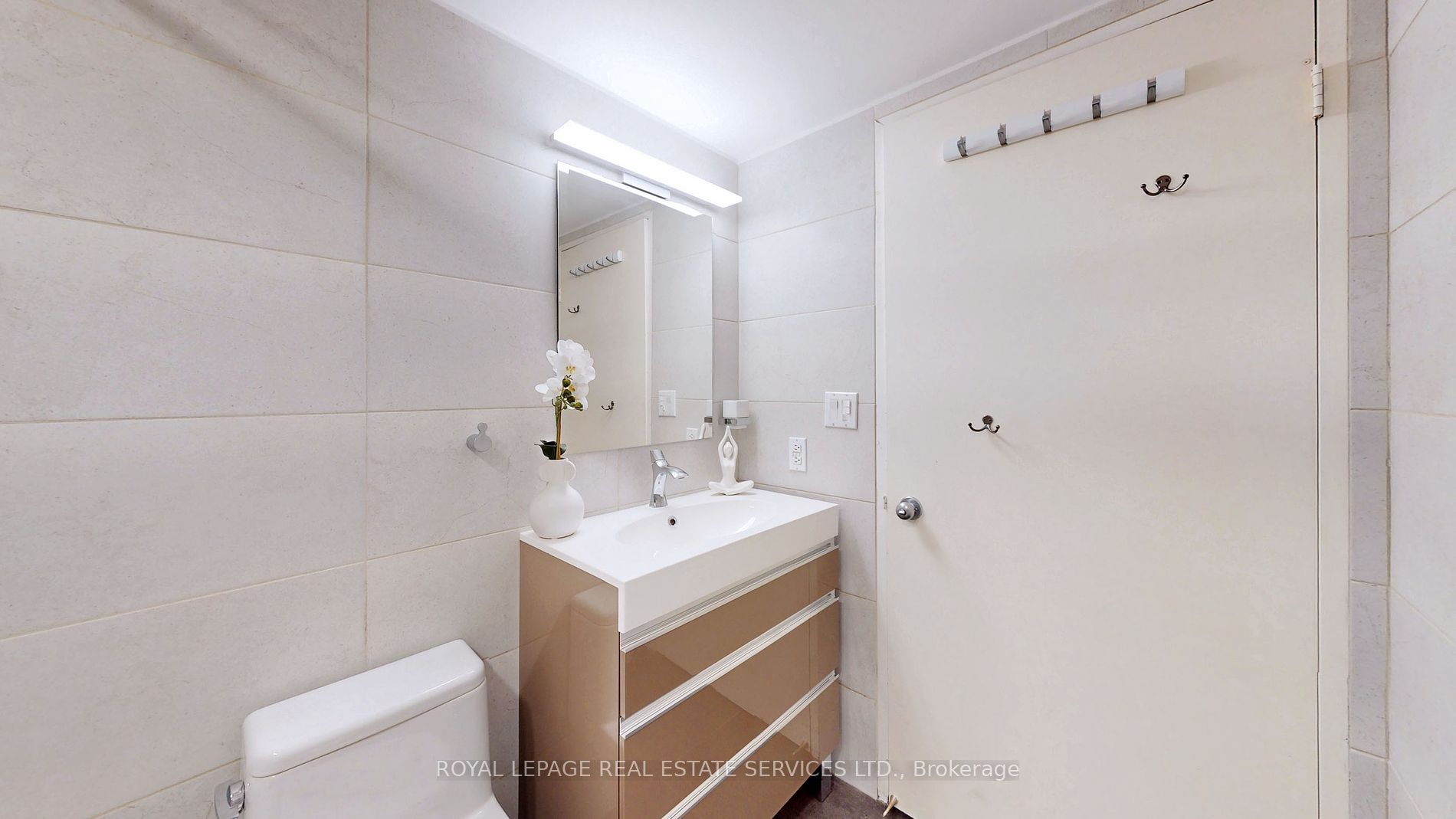 300 Manitoba St S 9 Property Photo 15