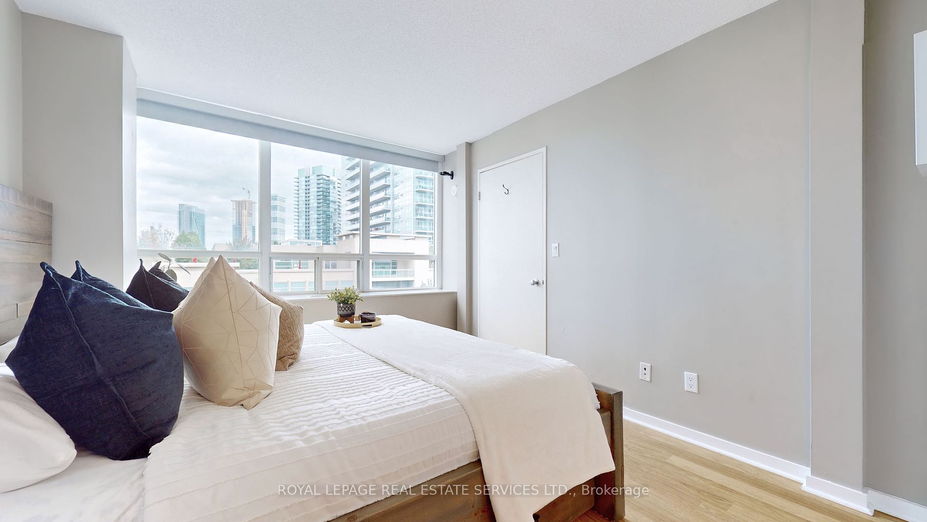 300 Manitoba St S 9 Property Photo 17