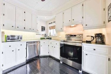 23 + 25 Peter St S Property Photo 15