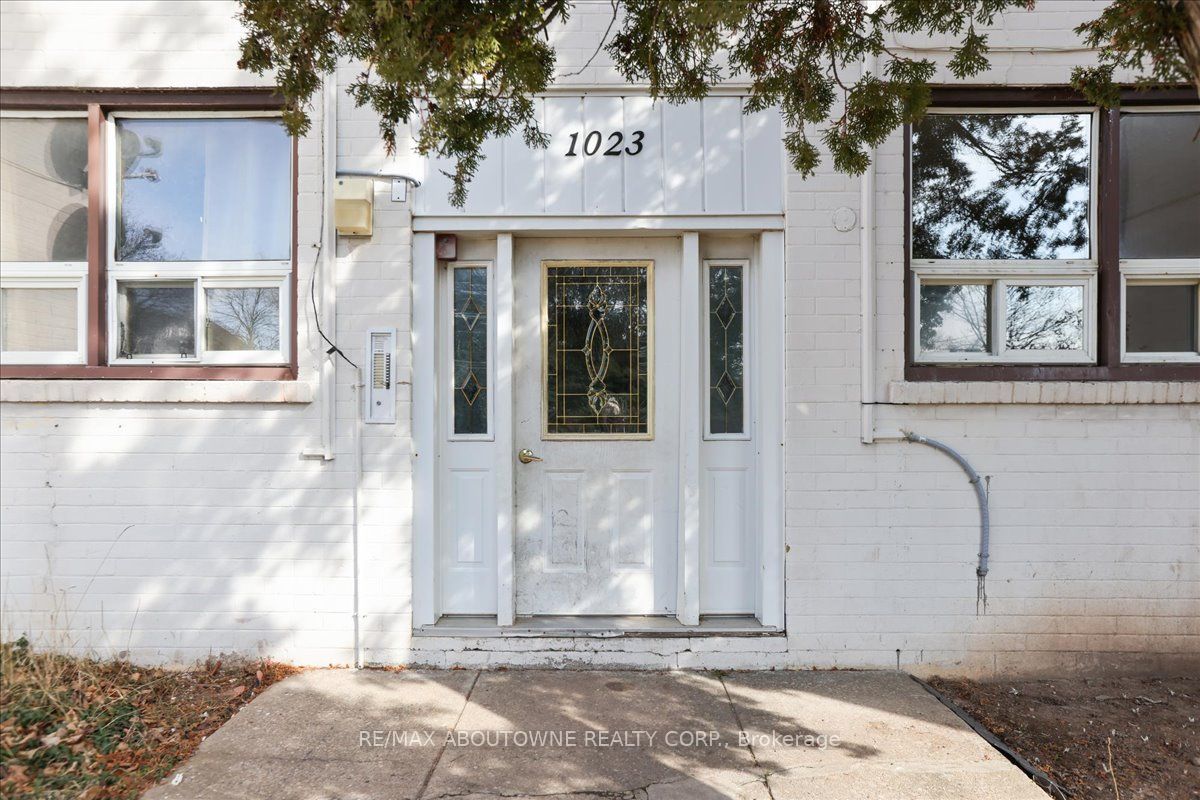 1023 Churchill Ave E 5 Property Photo 3