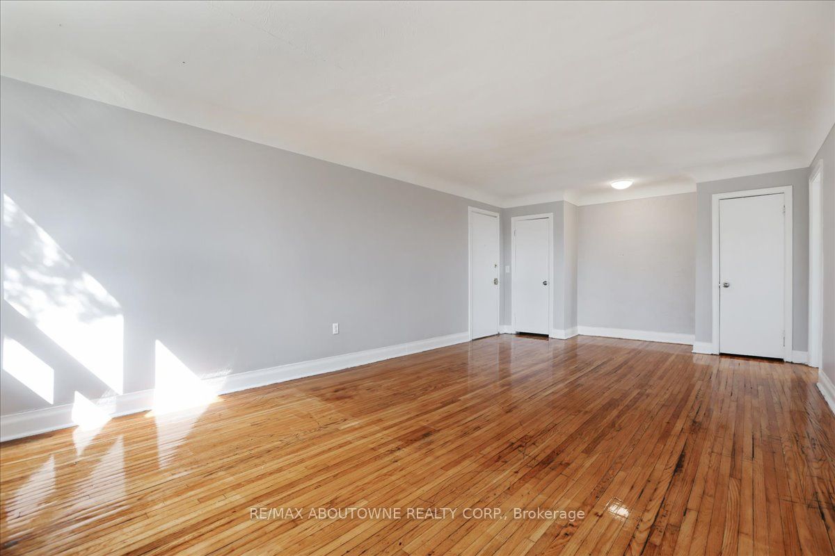 1023 Churchill Ave E 5 Property Photo 9