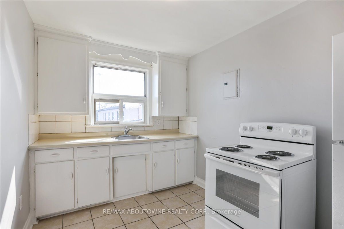 1023 Churchill Ave E 5 Property Photo 11
