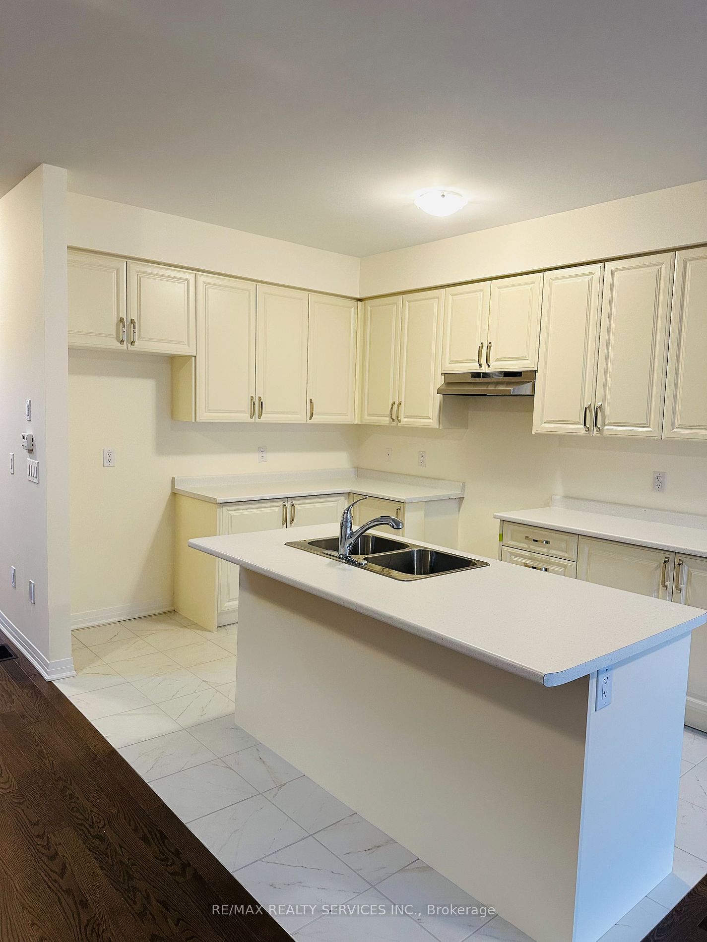 62 Brixham Lane Property Photo 8