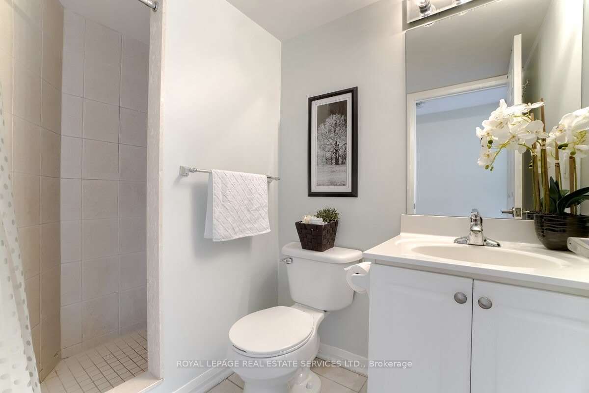 220 Forum Dr 13 Property Photo 19