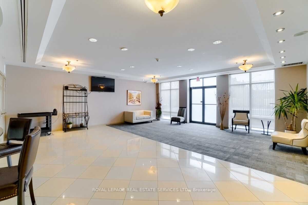 220 Forum Dr 13 Property Photo 31