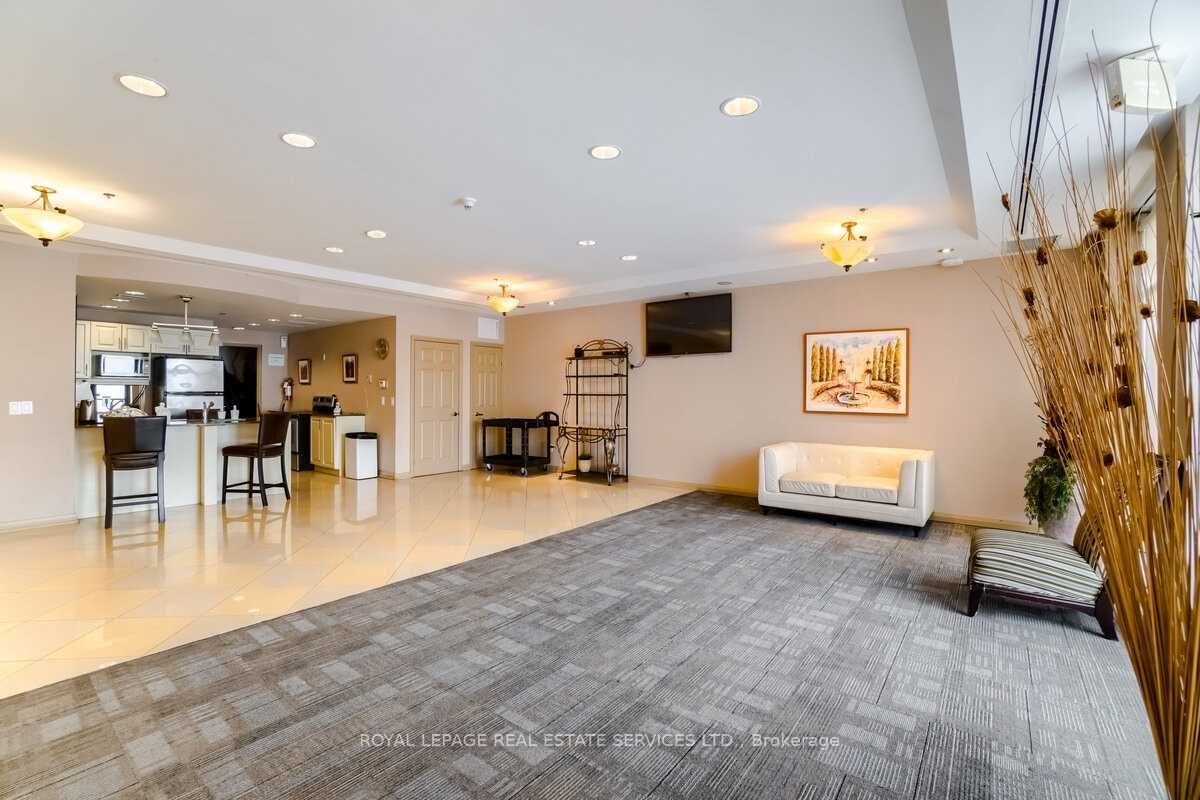 220 Forum Dr 13 Property Photo 32