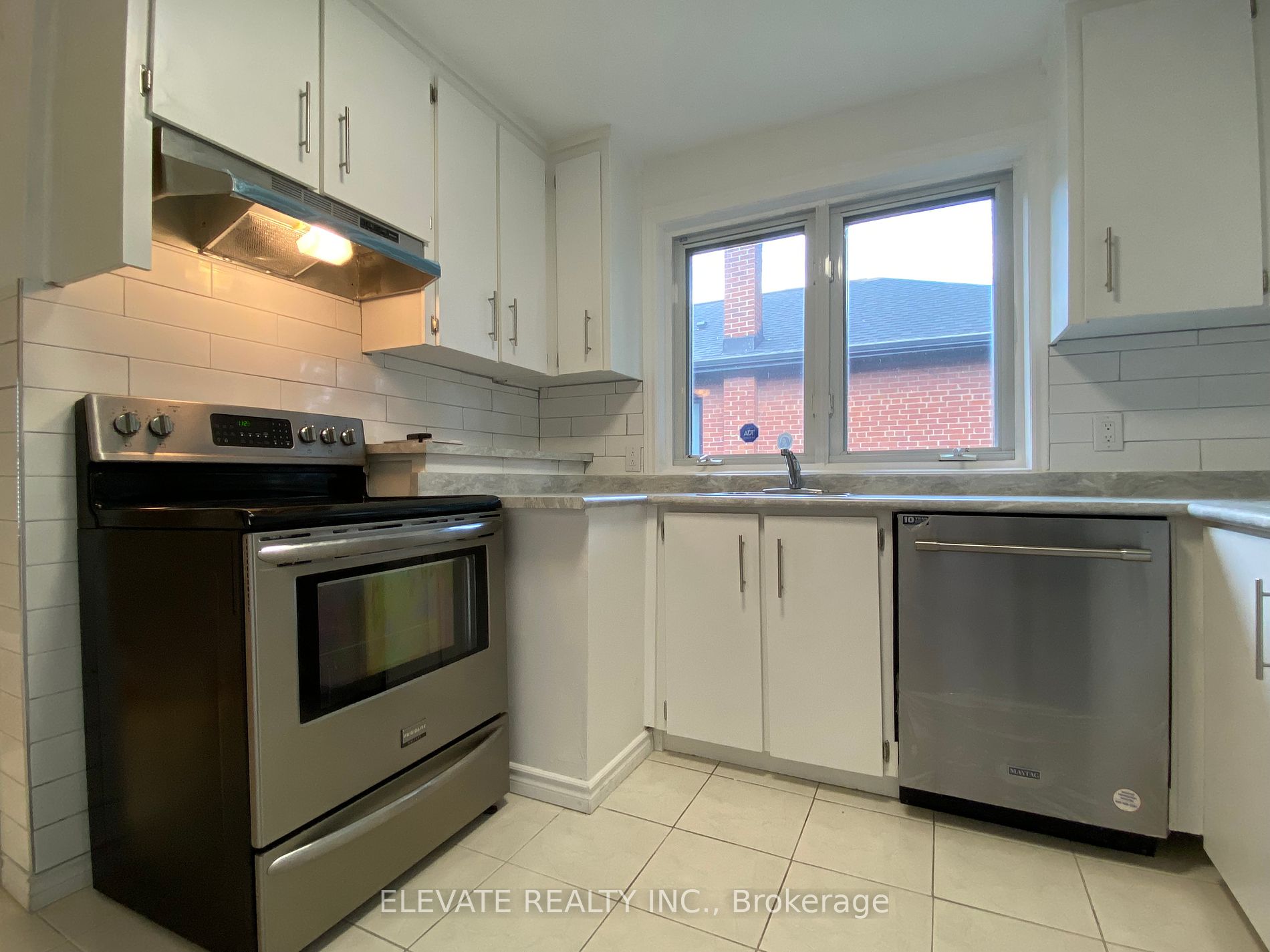 121 Lothian Ave Property Photo 3