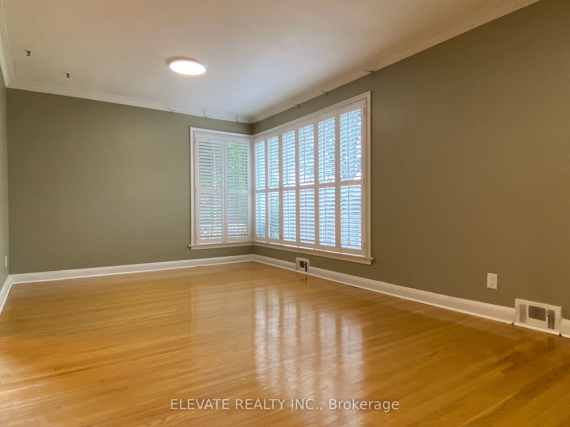 121 Lothian Ave Property Photo 4