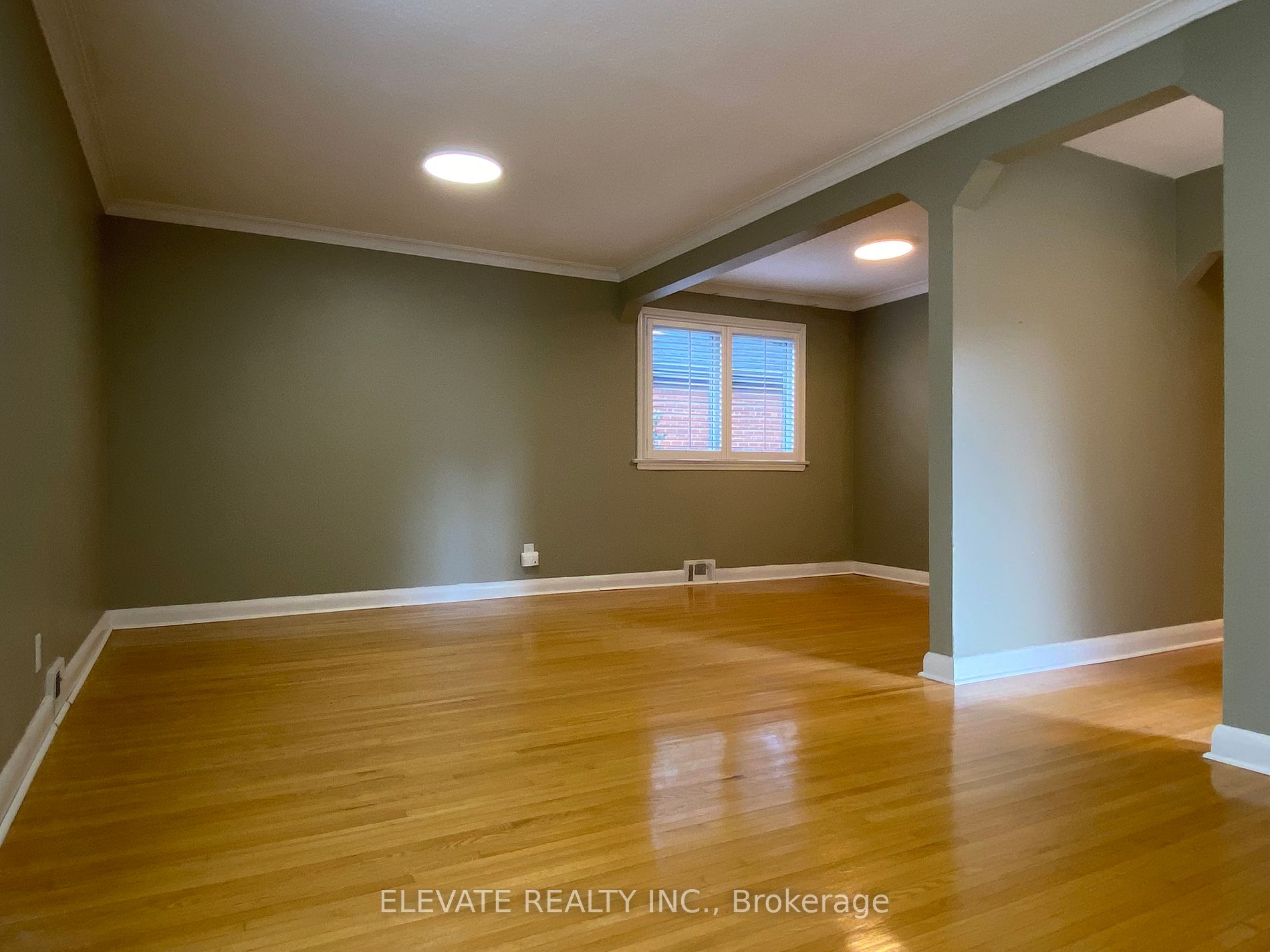 121 Lothian Ave Property Photo 5