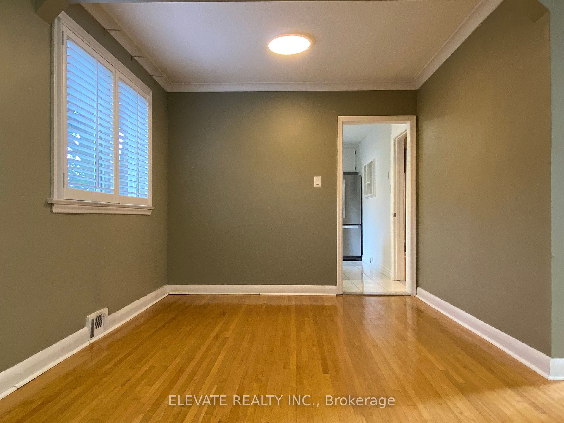 121 Lothian Ave Property Photo 6