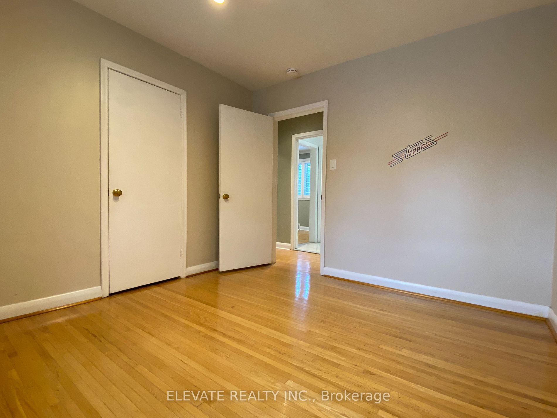 121 Lothian Ave Property Photo 7