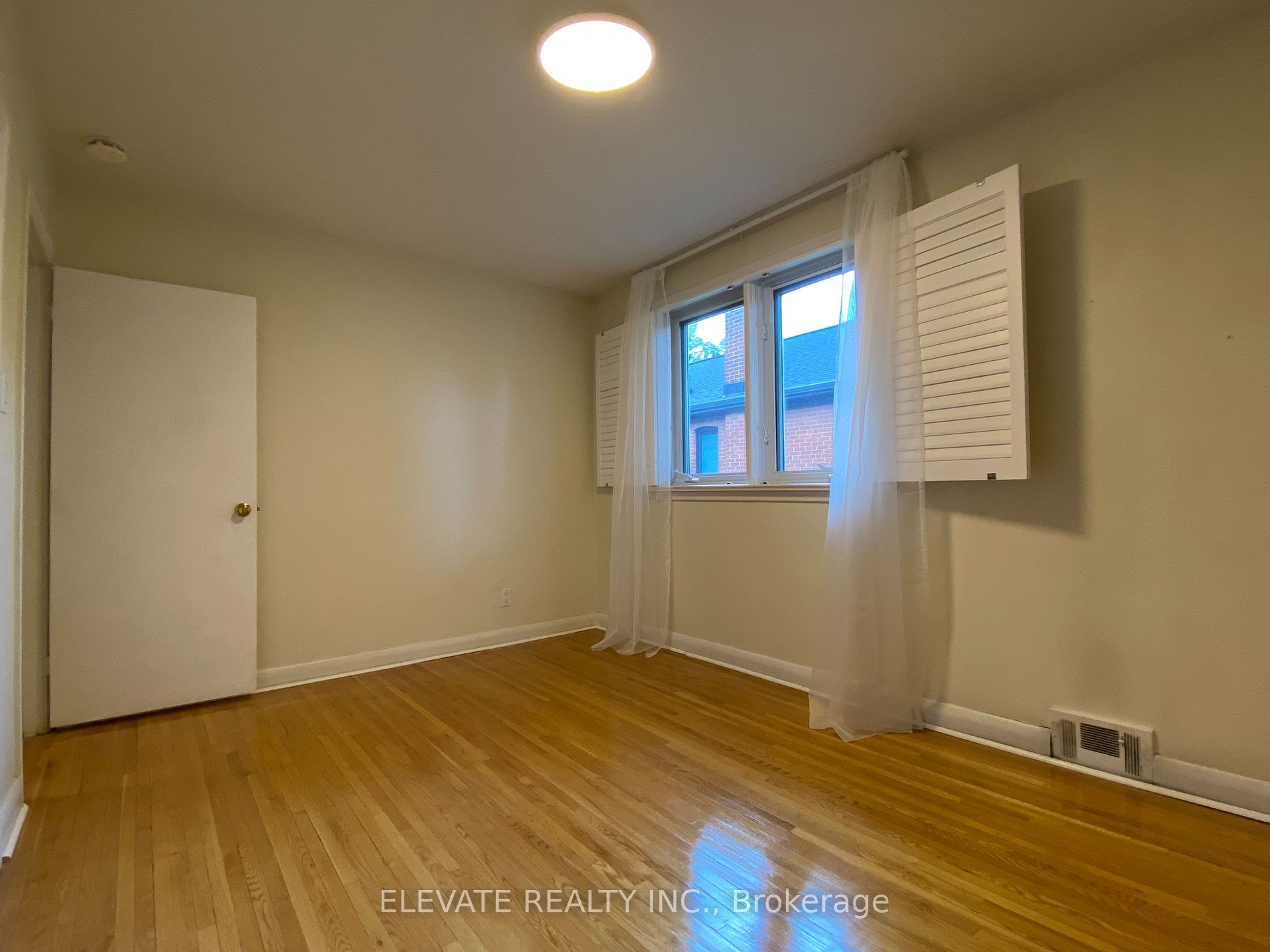 121 Lothian Ave Property Photo 9