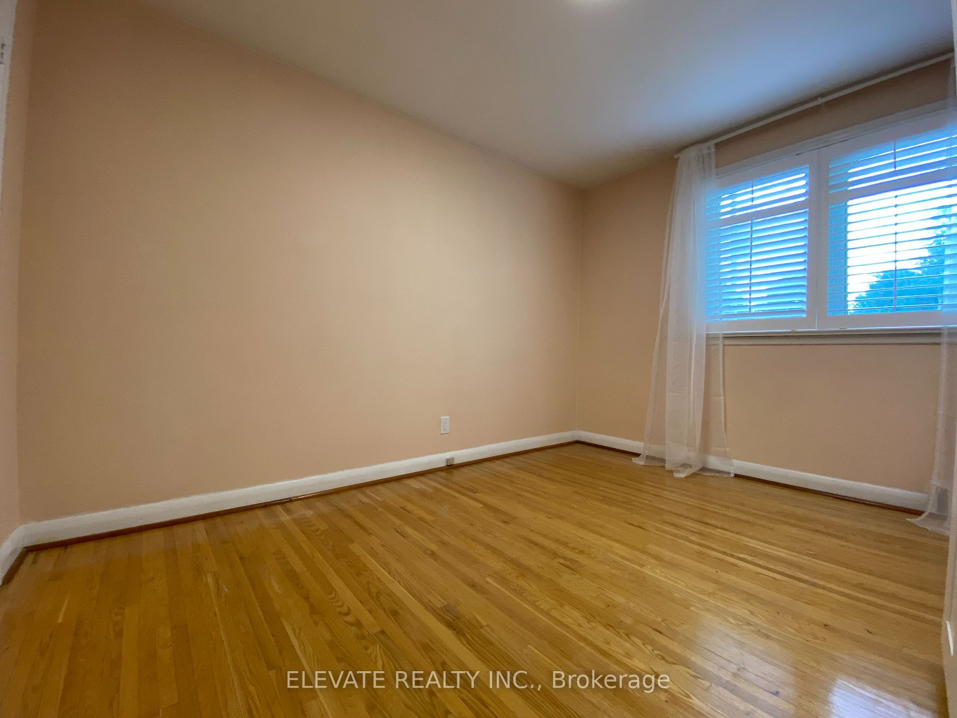 121 Lothian Ave Property Photo 10