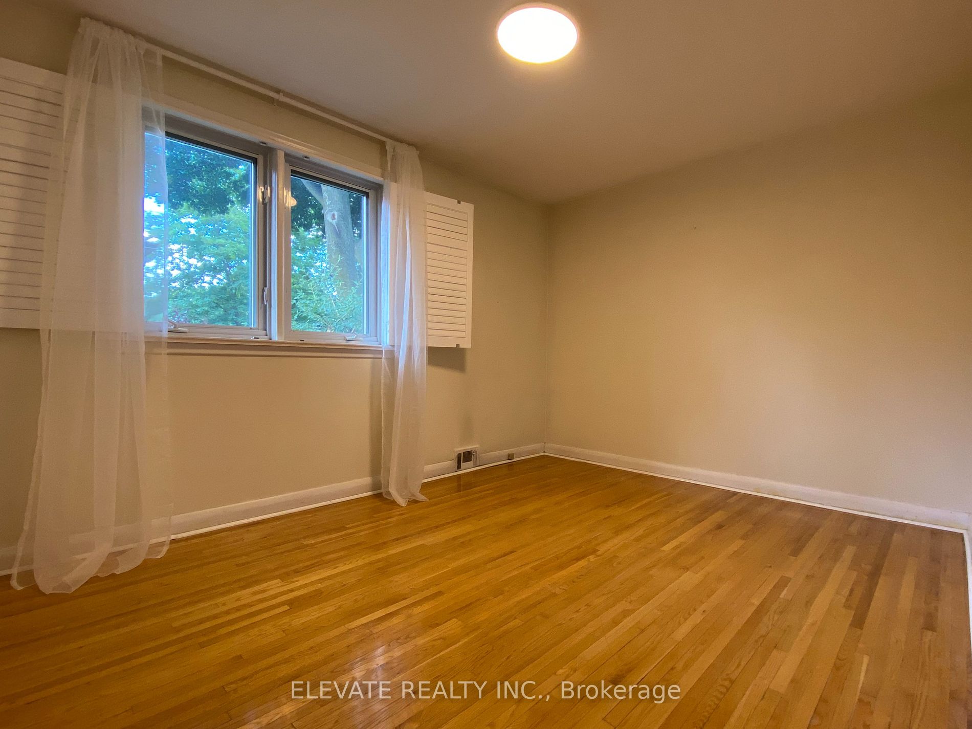 121 Lothian Ave Property Photo 12