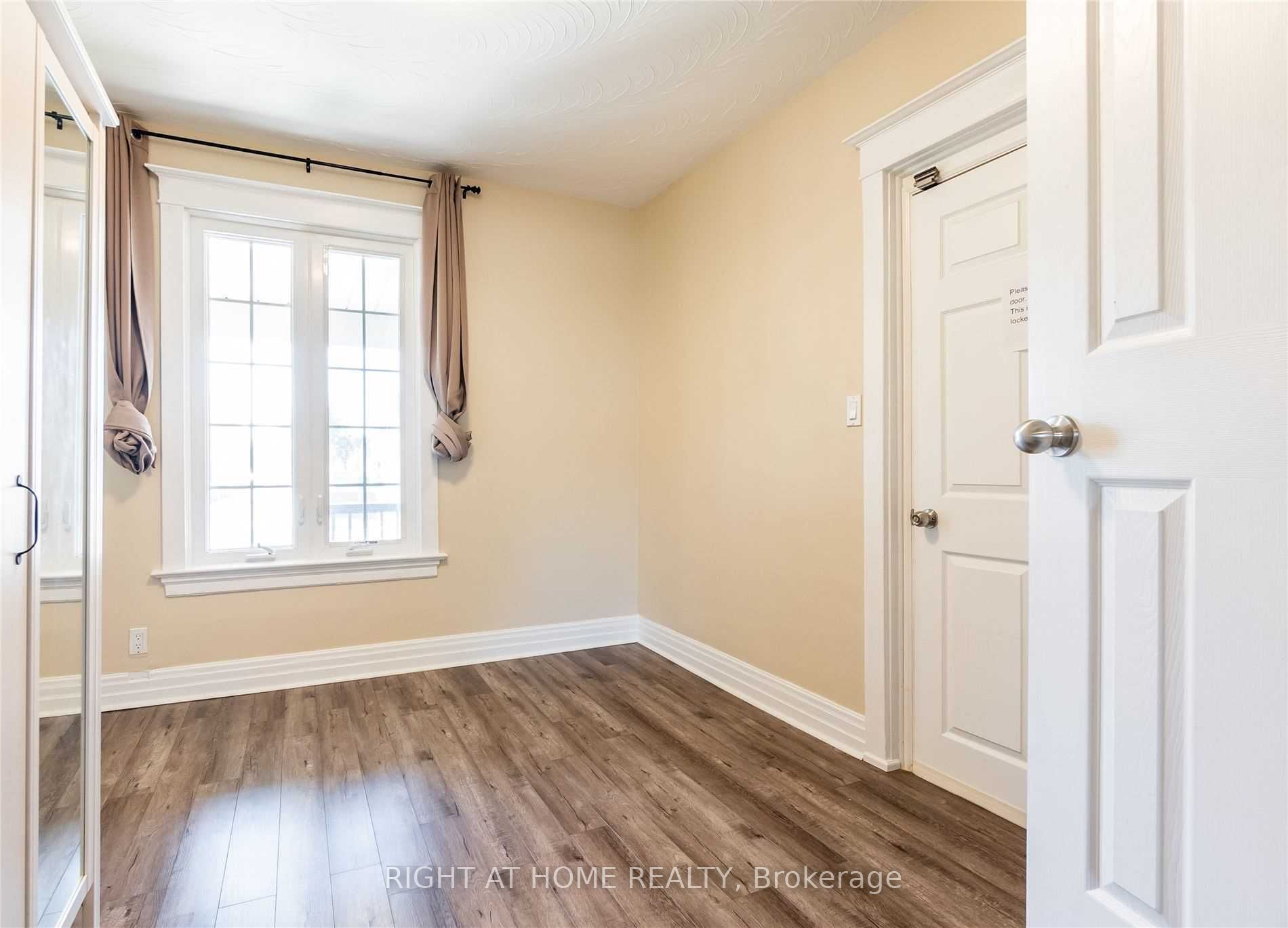 1151 Dufferin St Property Photo 5