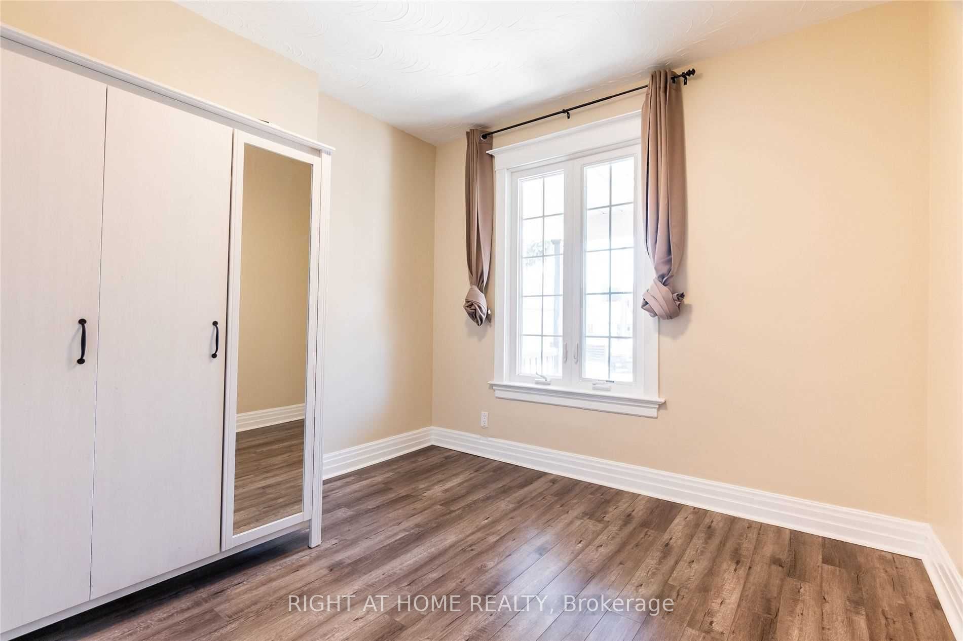 1151 Dufferin St Property Photo 6