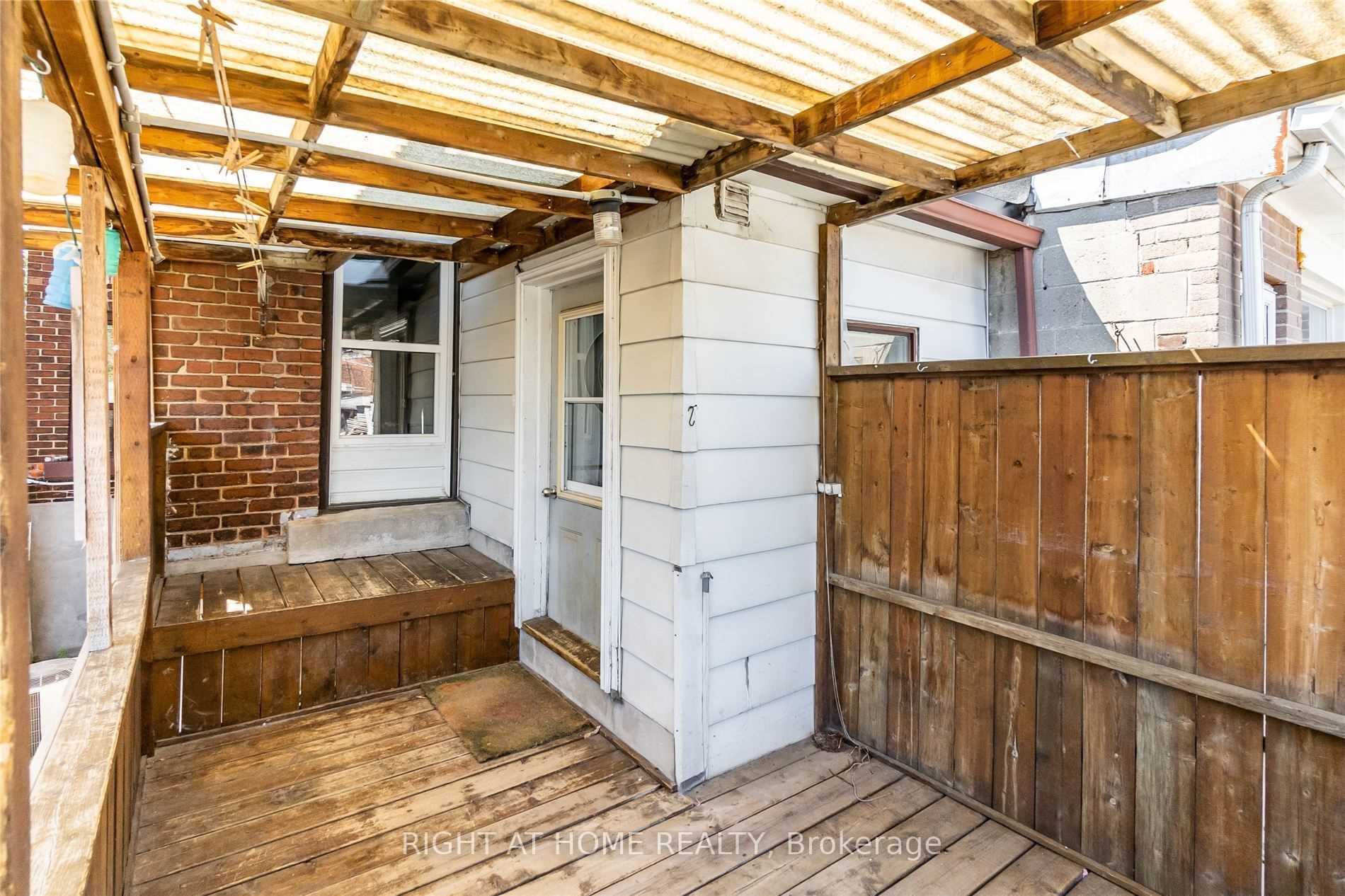 1151 Dufferin St Property Photo 11