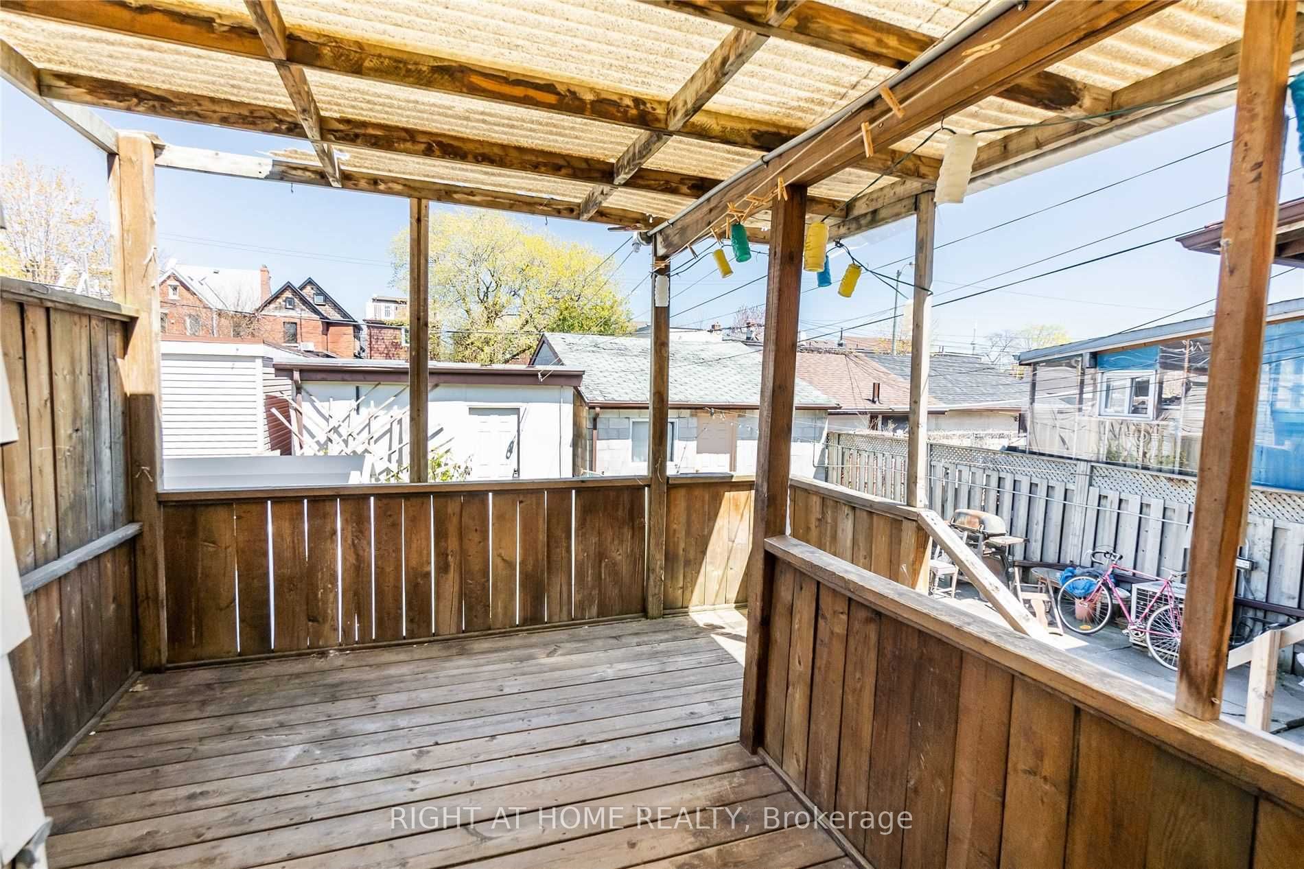 1151 Dufferin St Property Photo 12
