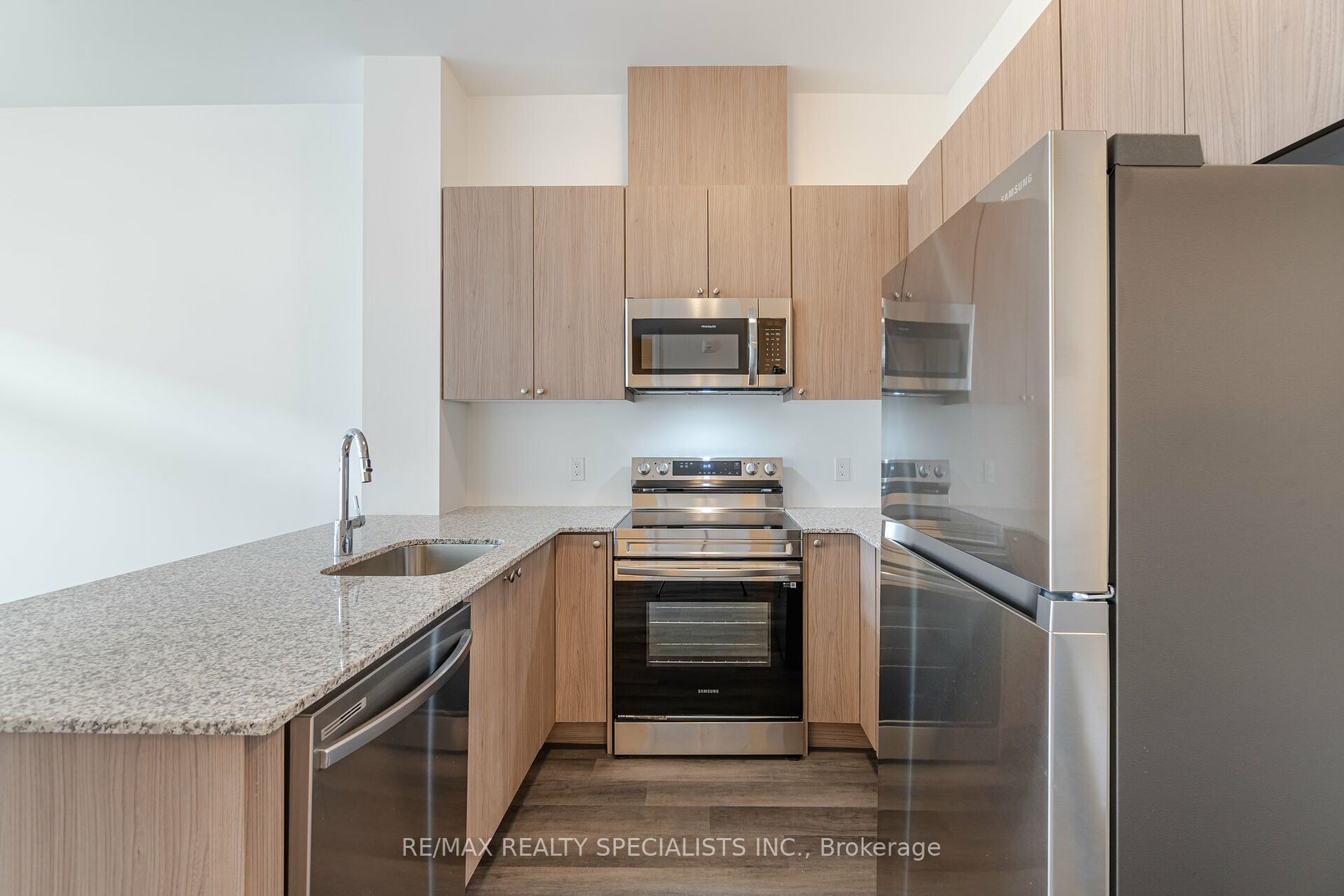 470 Gordon Krantz Ave 604 Property Photo 13