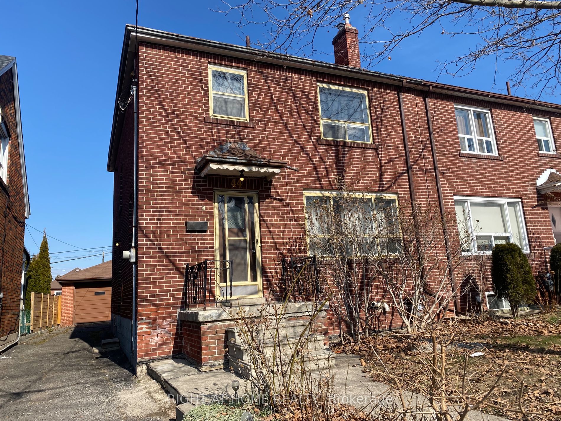 44 Lester Ave Property Photo