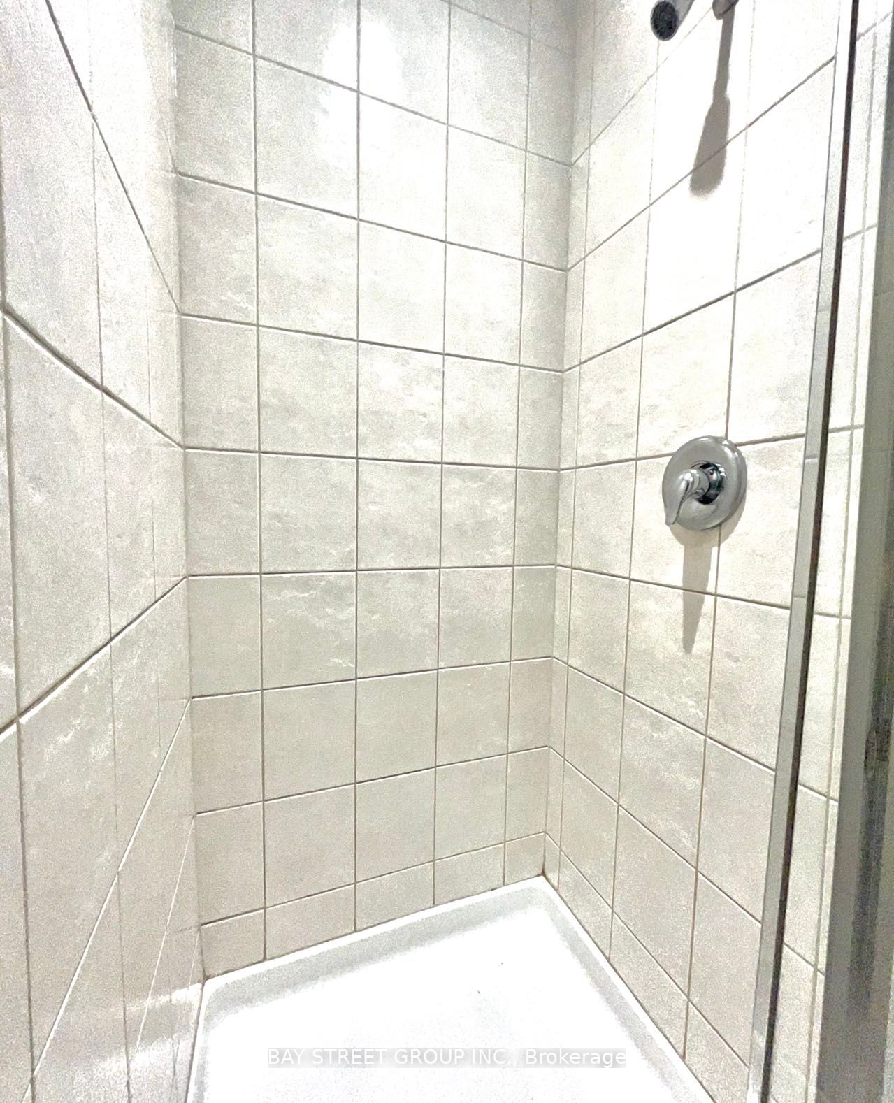 1401 Plains Rd E 18 Property Photo 5
