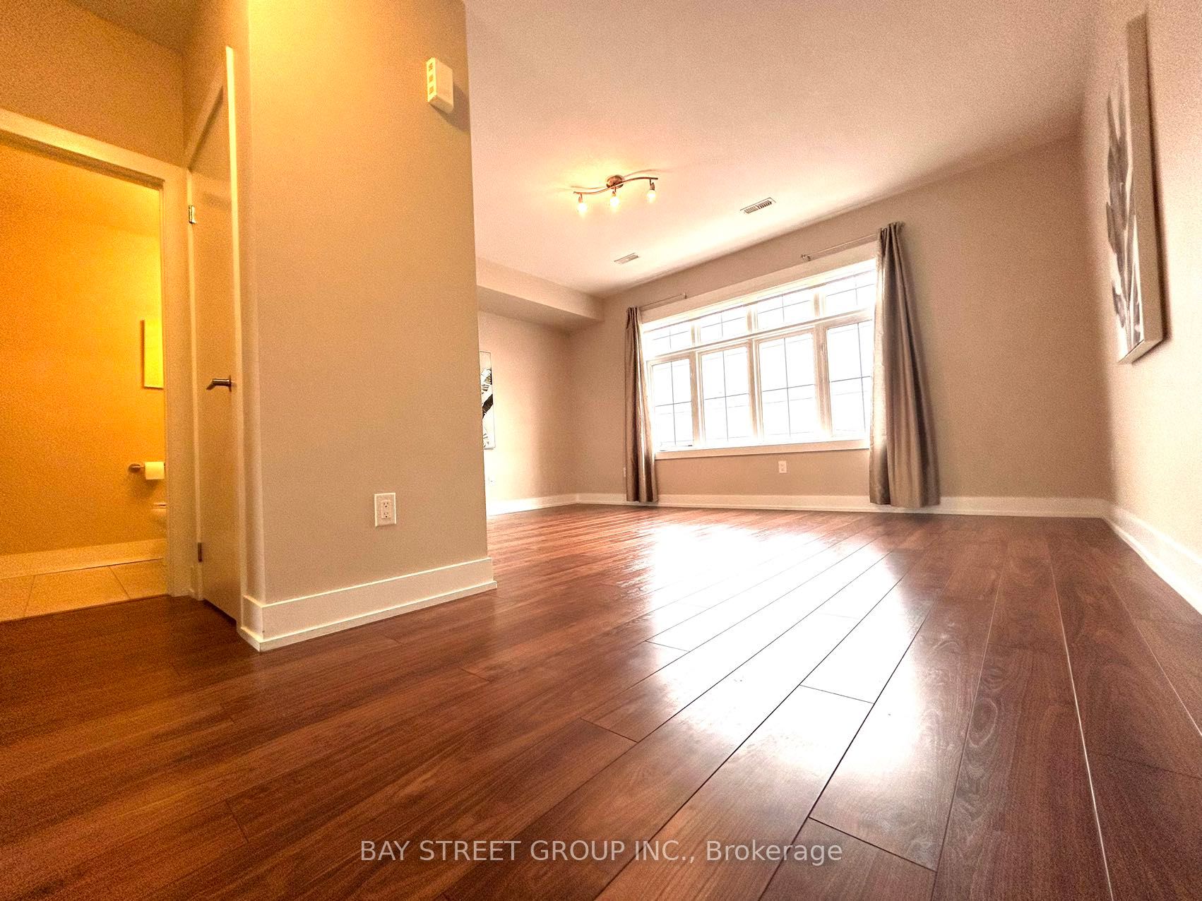 1401 Plains Rd E 18 Property Photo 8