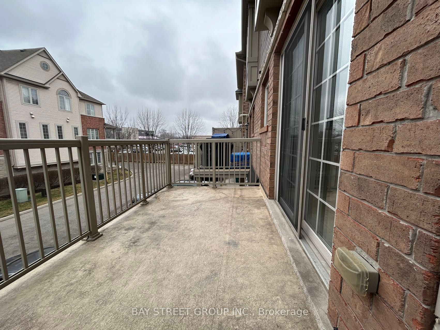 1401 Plains Rd E 18 Property Photo 9