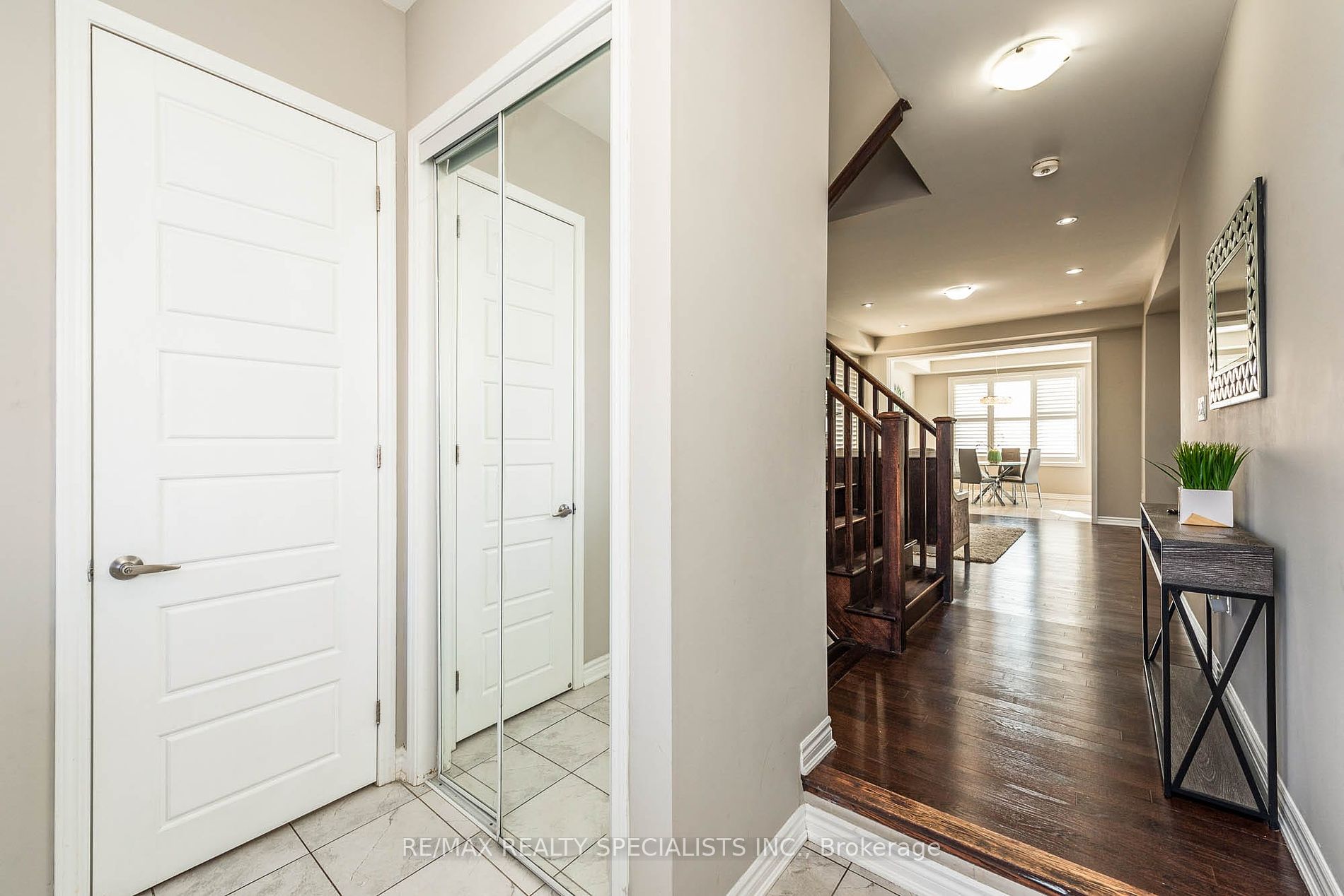 1258 Duignan Cres Property Photo 5