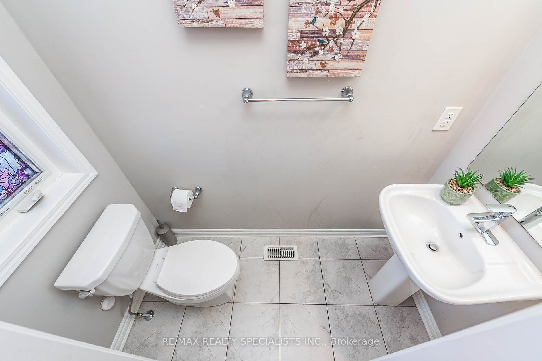 1258 Duignan Cres Property Photo 6