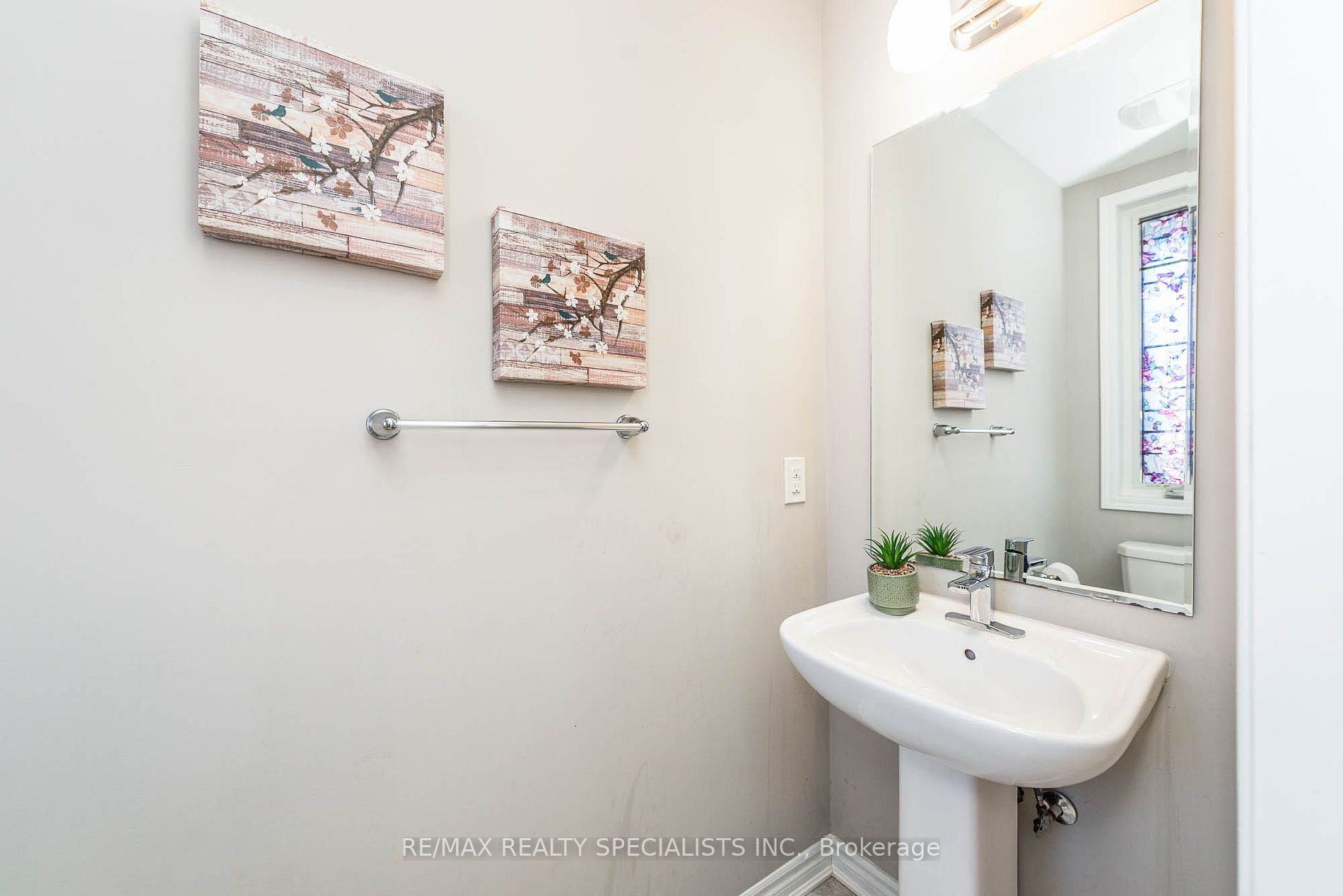 1258 Duignan Cres Property Photo 7