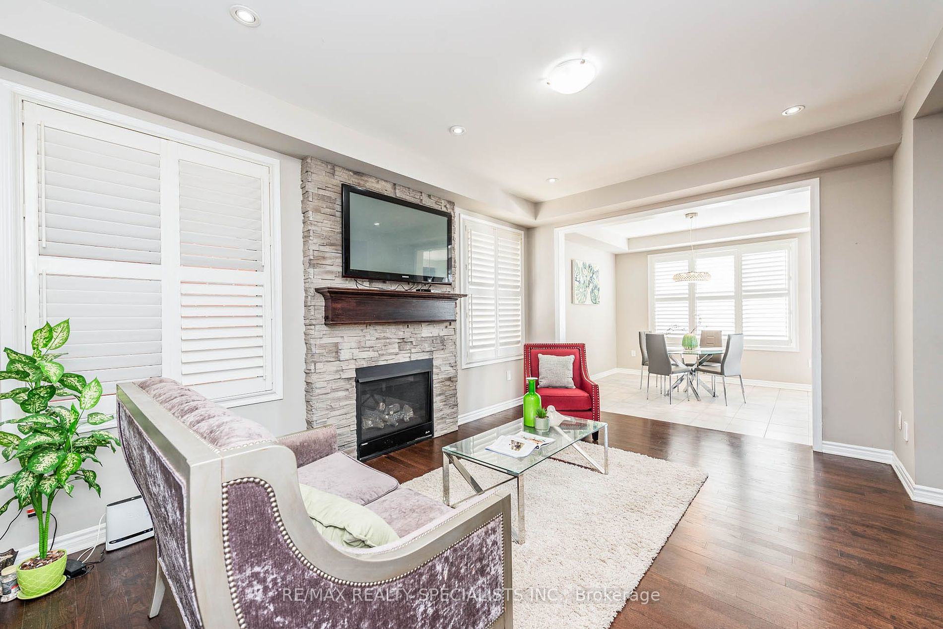 1258 Duignan Cres Property Photo 11