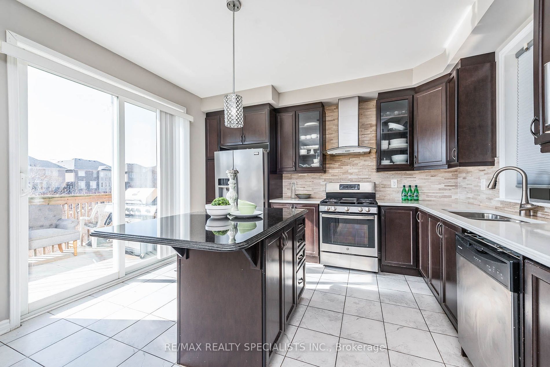 1258 Duignan Cres Property Photo 14
