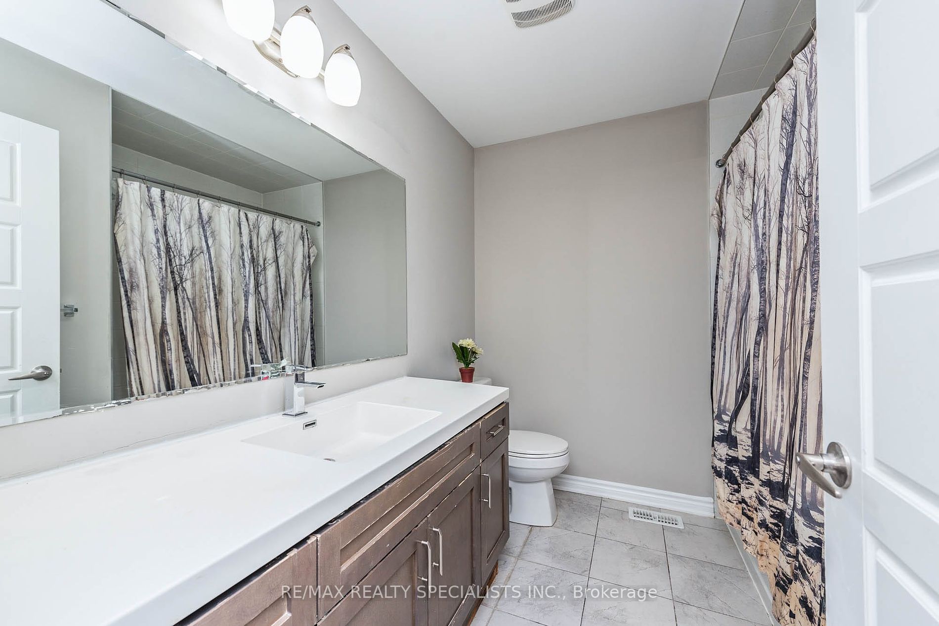 1258 Duignan Cres Property Photo 23